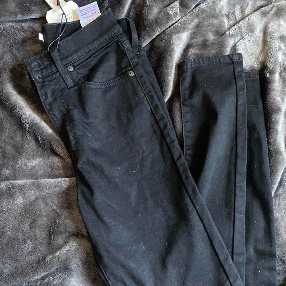 *NWT Levi’s high rise skinny jeans